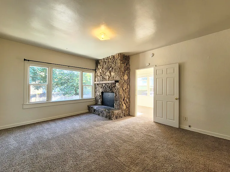 1501 W 3rd St #1 — Photo 20