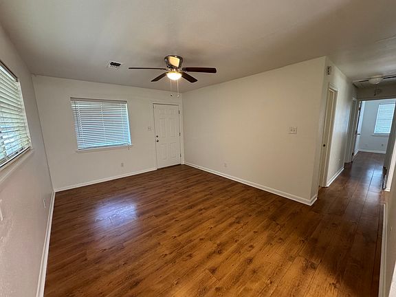 3rd image of 9458 Woodcrest Dr