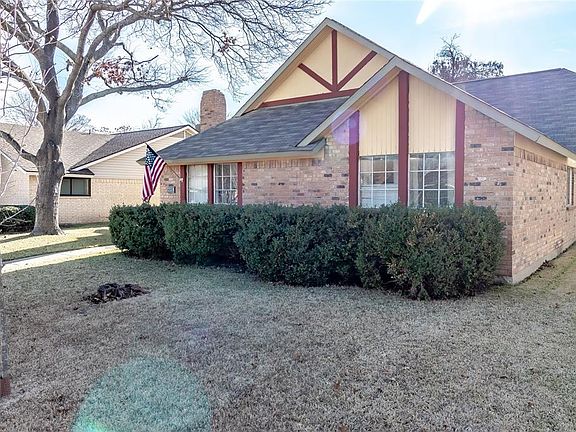 3rd image of 2718 Brookcrest Dr