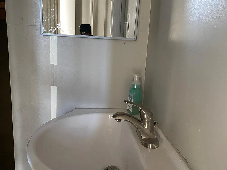 132 College St — Photo 10