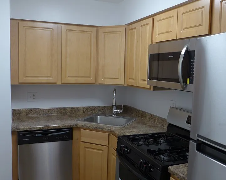 Foster Beach Apartments — Photo 5