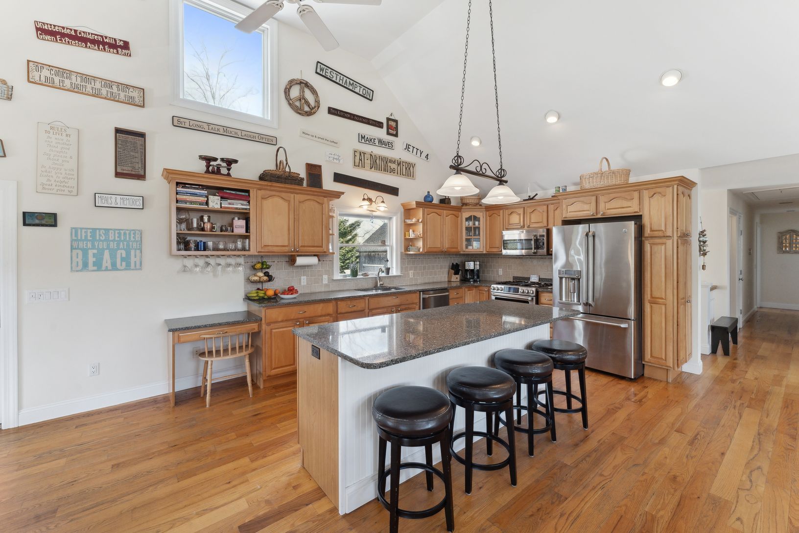  Eat In Kitchen