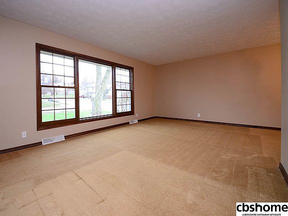 5th image of 15001 Eureux St