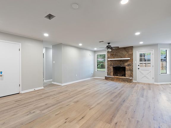 4th image of 22 Woodlawn Dr