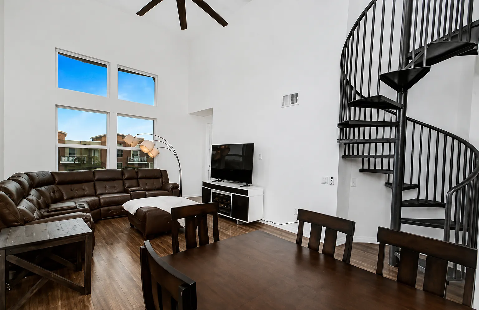 2 bed, 1340 sqft, $4,200 — Photo 3