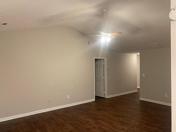 4th image of 131 Sanders Walk