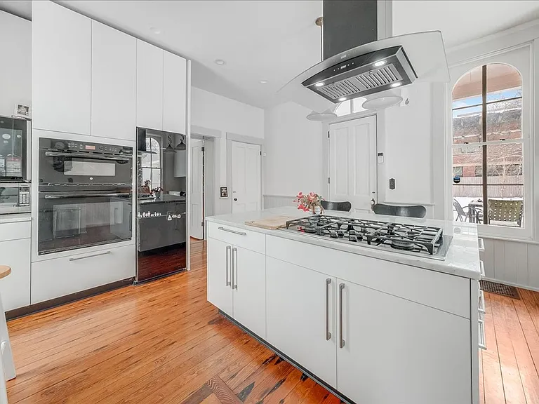 503 S State St — Photo 13