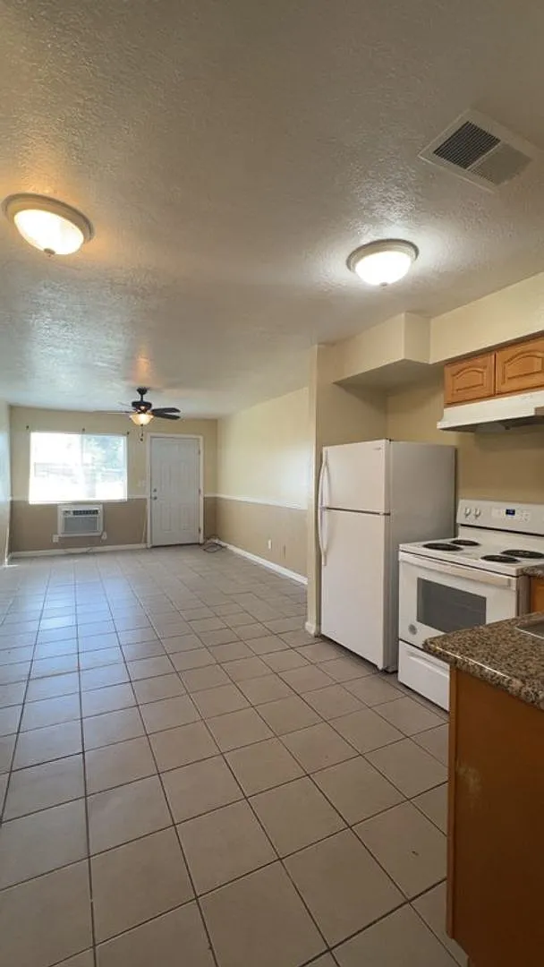 6769 California #18, Available now — Photo 4