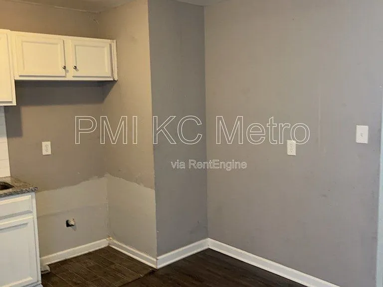 8304 E 110th Ter — Photo 10