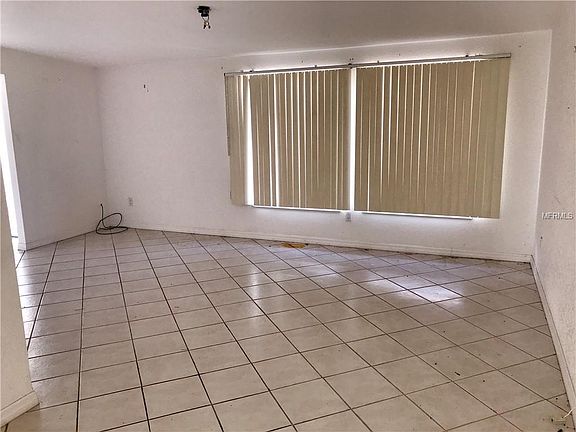 5th image of 21499 Gladis Ave