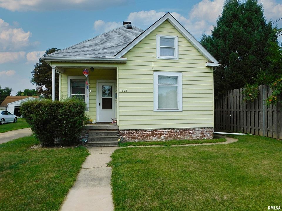 1st image of 1923 W Moss Ave