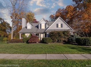 4620 Commerce Woods Dr, Commerce Township, MI