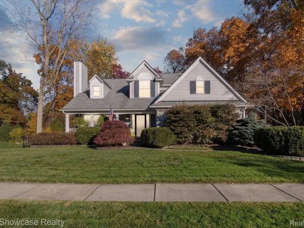 4620 Commerce Woods Dr, Commerce Township, MI 48382