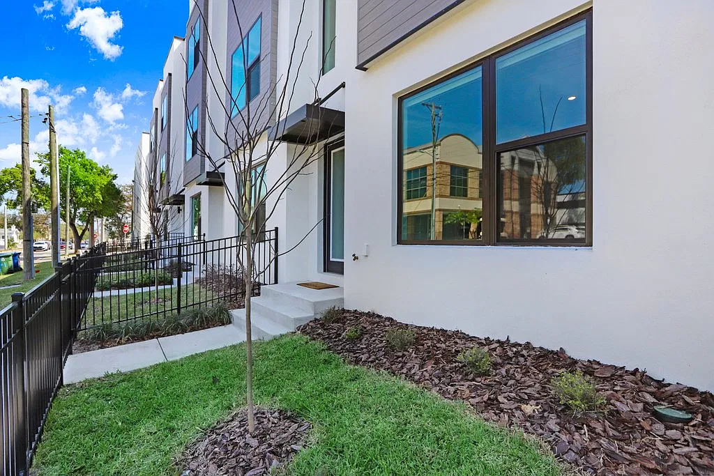 3 bed, 2238 sqft, $5,000 — Photo 3