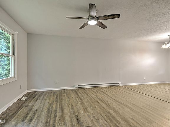 4th image of 1117 Hunting Hill Rd