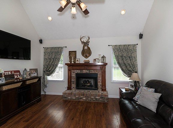 5th image of 4403 Harbuck Dr