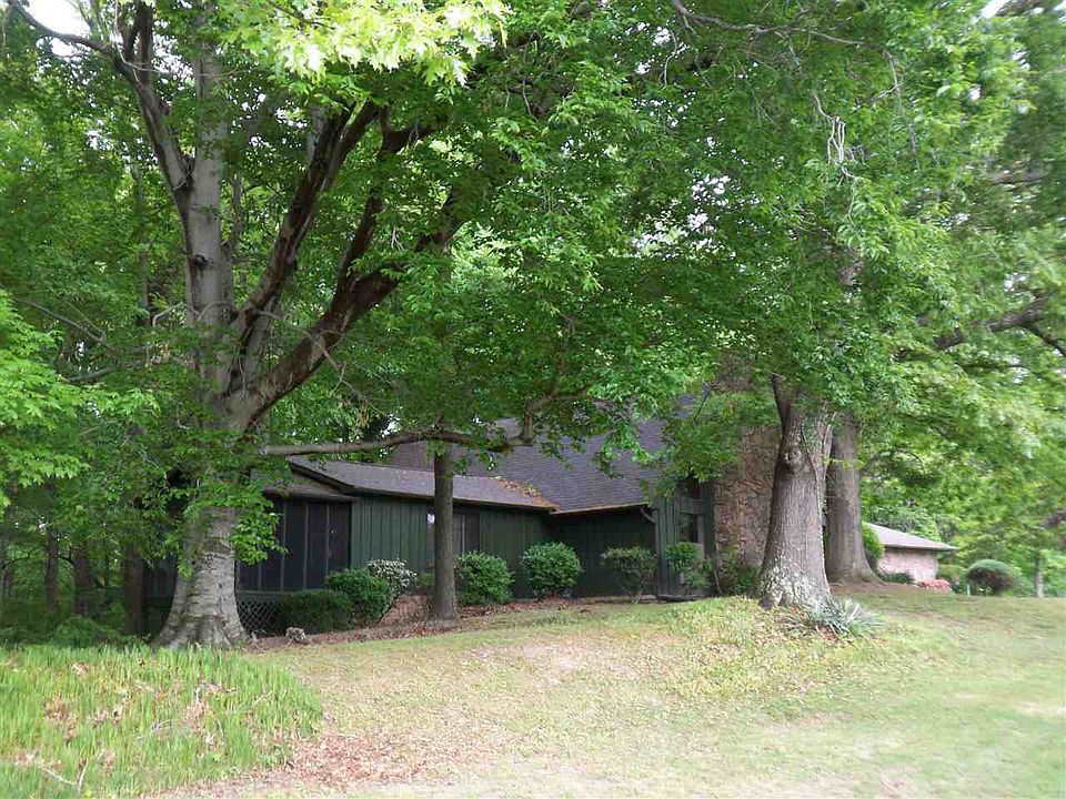 1st image of 228 Walnut Ln