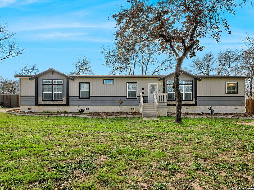 1st image of 445 Savannah Ridge