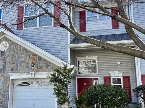 39 Rozalyn Ln, Laurence Harbor, NJ 08879
