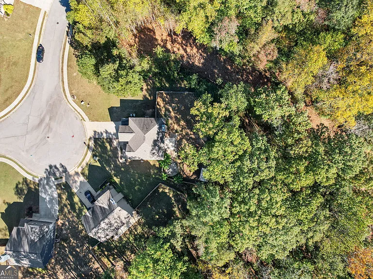 475 Louise Way — Photo 37
