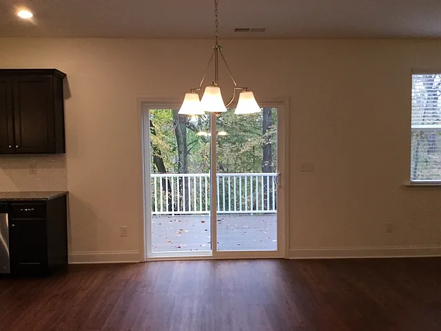 5 bed, 3.0 bath, 2847 sqft, $3,040 — Photo 4