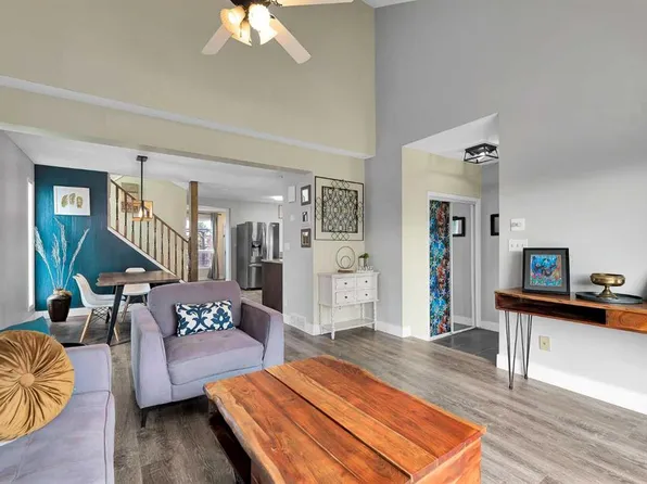 44 S Strathclair Rise SW, Calgary, AB T3H 1G4
