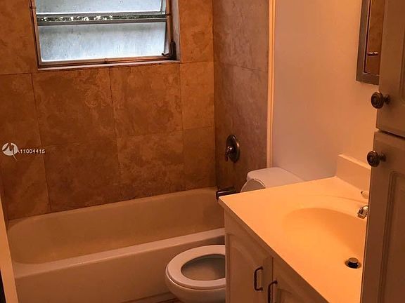 5th image of 1316 NE 105th St APT 103