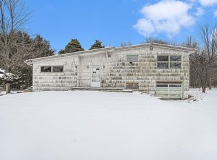 7271 Youngren Rd, Three Oaks, MI 49128