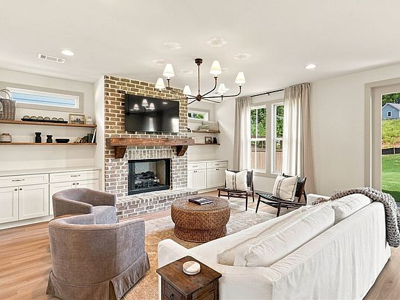 2nd image of 1225 Sarah Ln