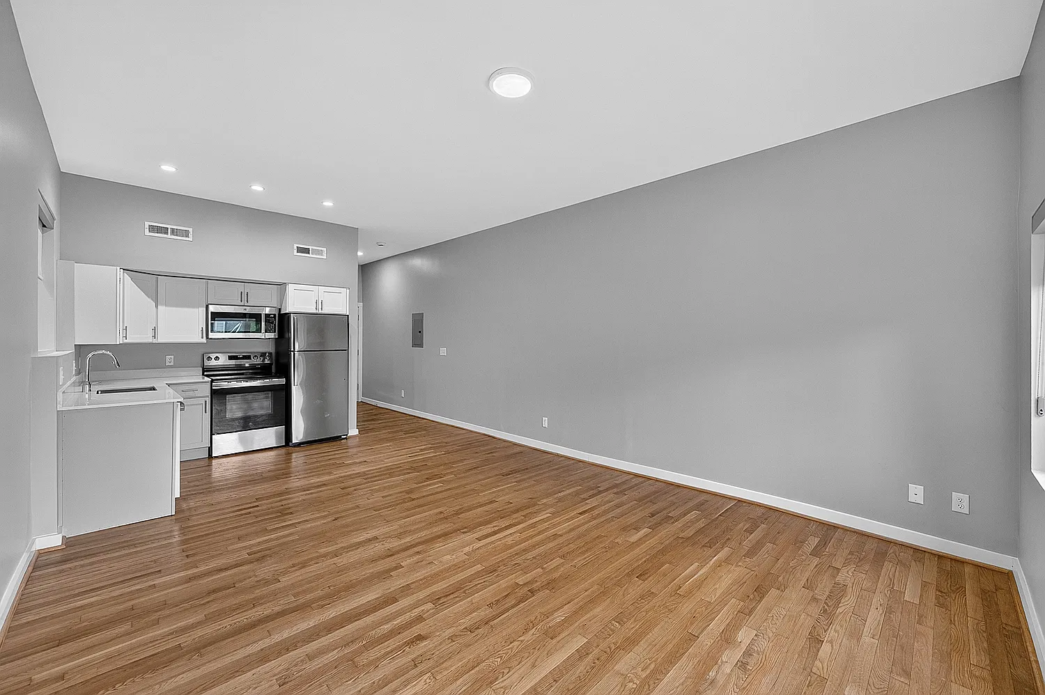 Studio, 420 sqft, $1,175 — Photo 4