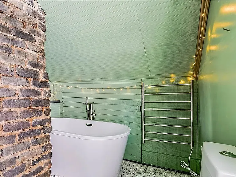 634 W 32nd St — Photo 29