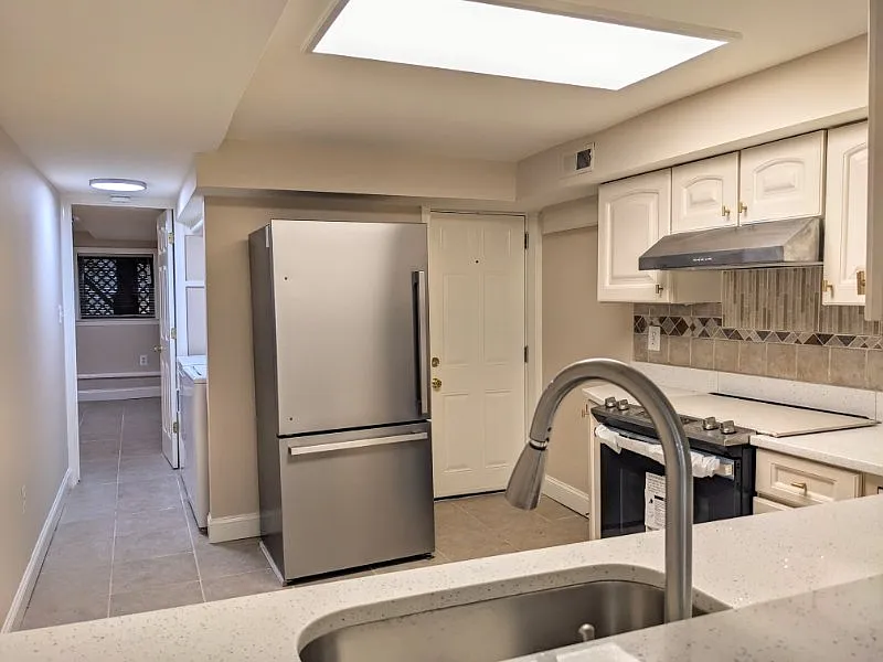 1 bed, 1.5 bath, $1,960 — Photo 3