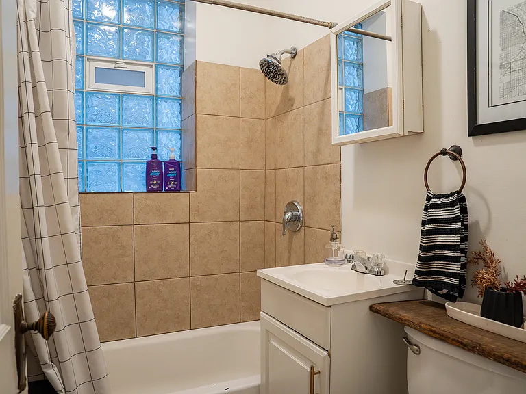 3454 N Leavitt St #1 — Photo 5