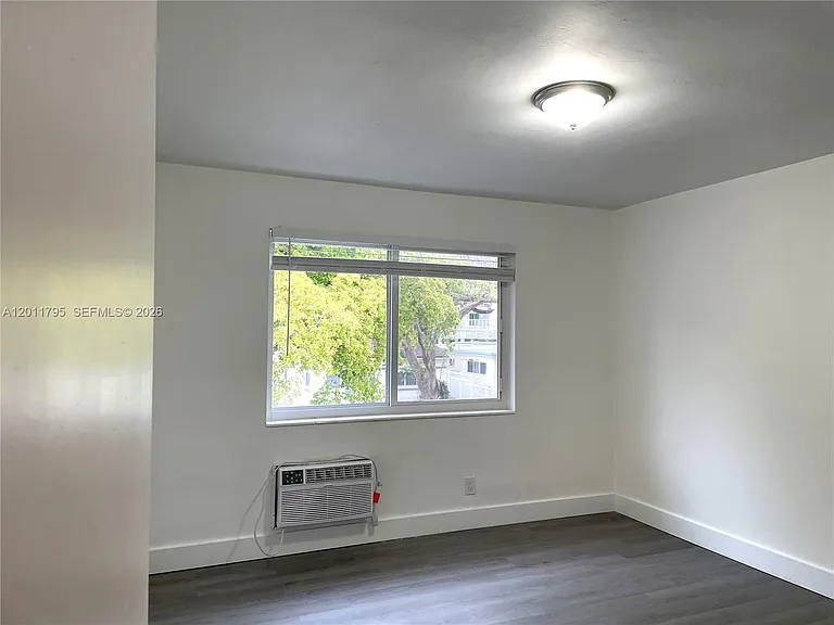 601 S 19th Ave #7 — Photo 9