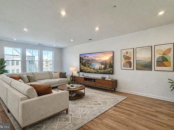 5th image of 2617 River Birch Rd