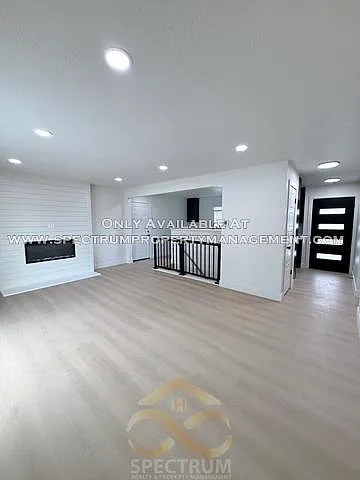 5 bed, 2208 sqft, $3,195 — Photo 4