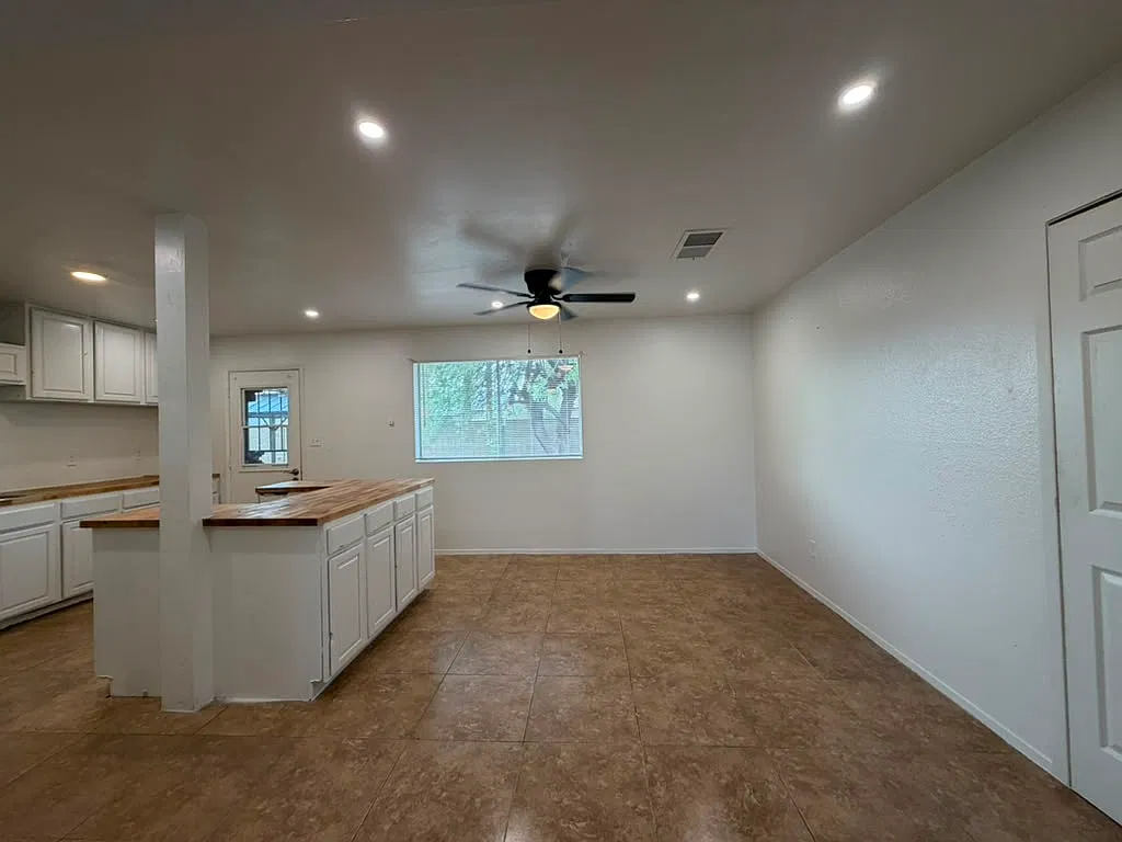 3 bed, 1800 sqft, $2,290 — Photo 2