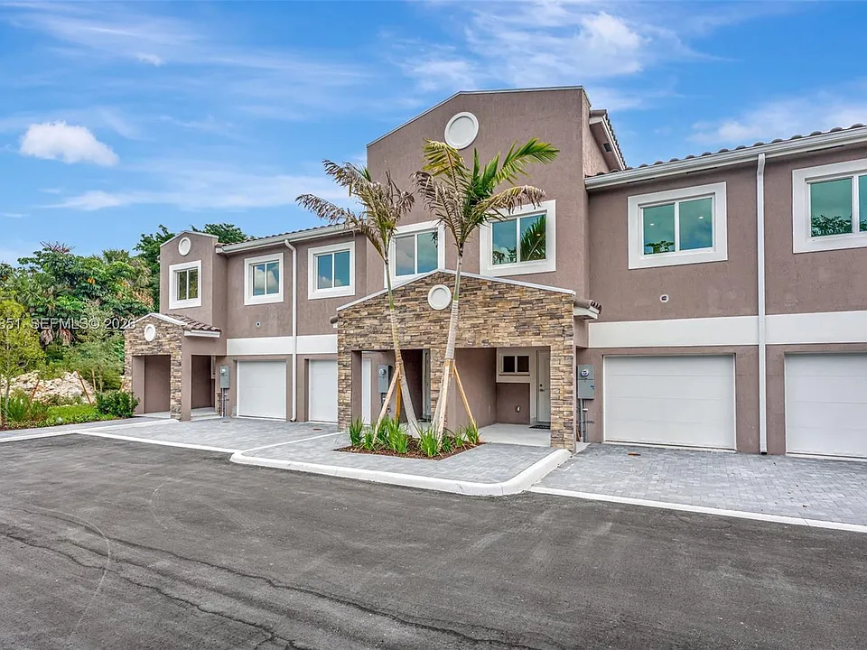 1533 NW 94th Way