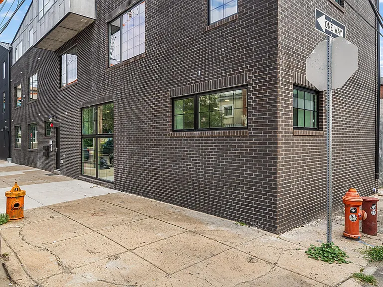1772 N Front St #3 — Photo 39