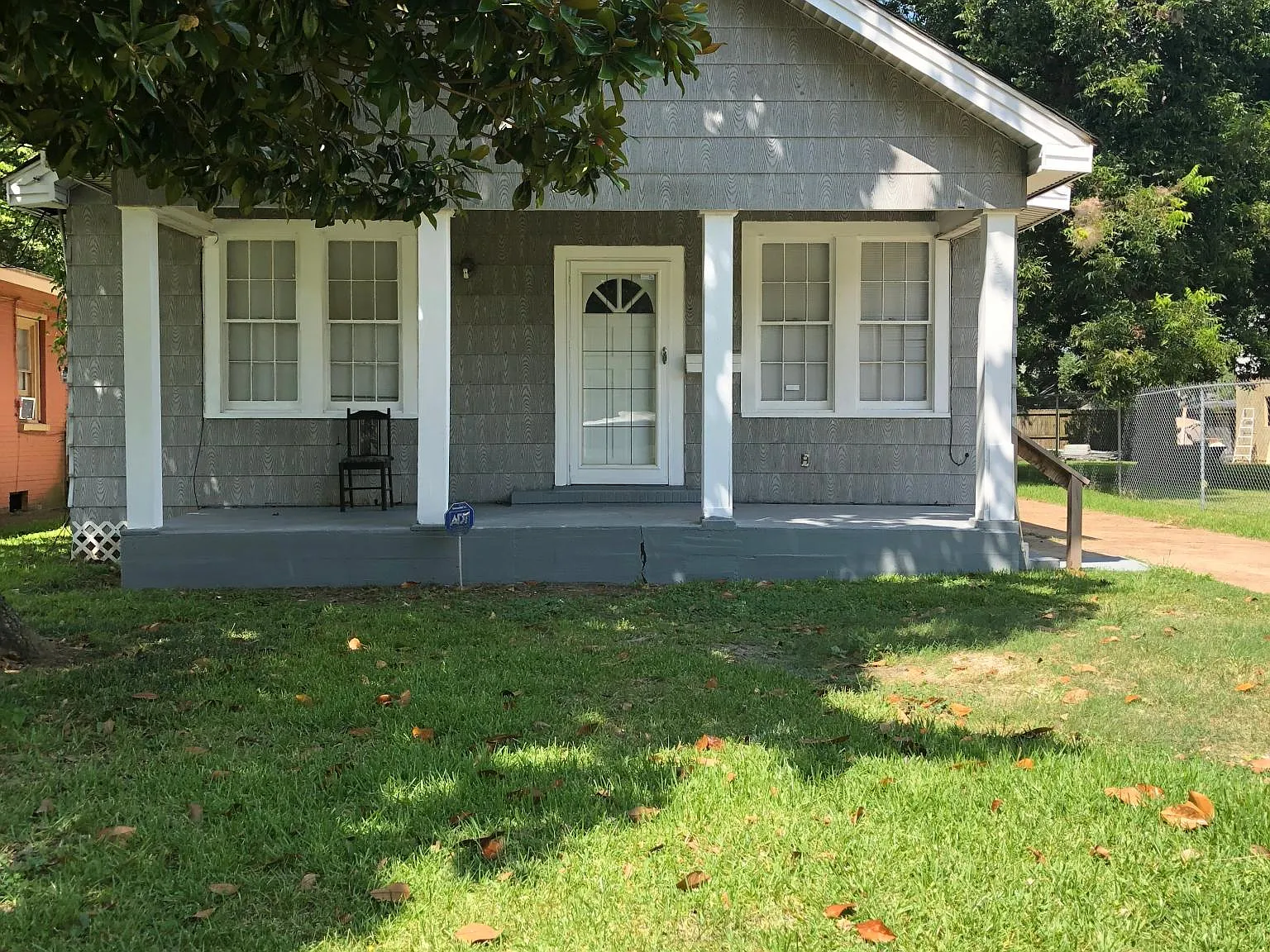 3 bed, 1234 sqft, $1,100 — Photo 2