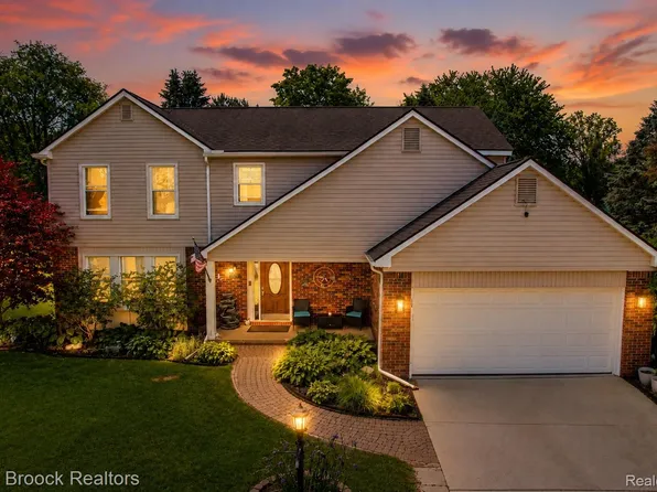 8952 Cynthia Ct, Commerce Township, MI 48382