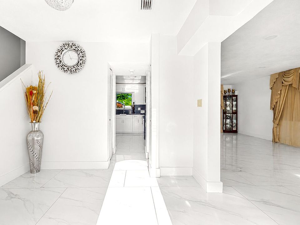 1st image of 3111 Thames Way