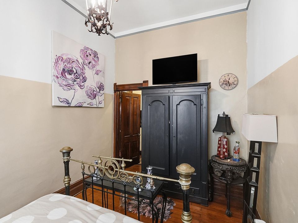 22nd image of 1823 S Broadway St