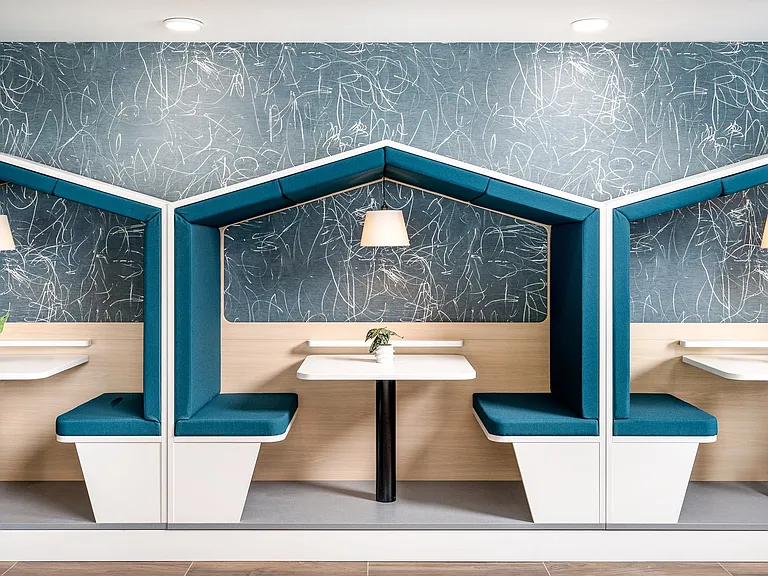 Clubroom with Entertainment Kitchen, Coworking Spaces and Wi-Fi
