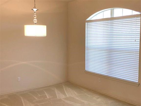 3rd image of 2505 Ravenwood Dr