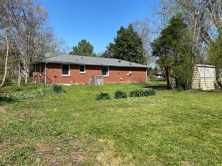 47 Hillsboro Rd — Photo 20