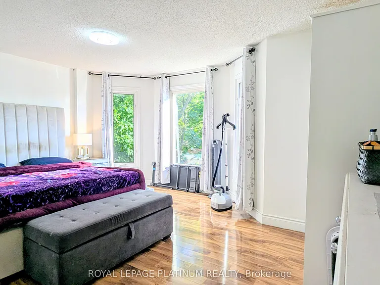 4 Gervais Dr — Photo 28