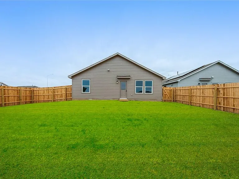 2867 Rosefinch — Photo 23