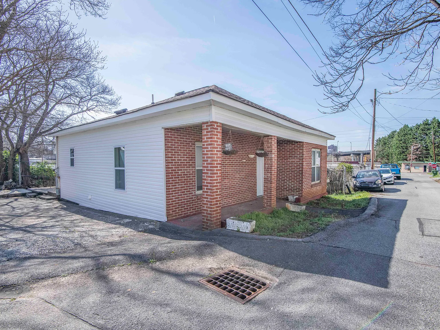 3 bed, 948 sqft, $1,695 — Photo 2