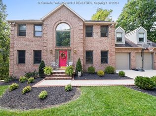 1515 Royal Oaks Rd, Charleston, WV 25314